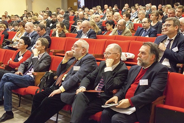  Sympozjum „Wychowanie – wehikuł cywilizacji życia” zgromadził w Dobrym Miejscu na Bielanach kilkuset samorządowców, pedagogów i doradców małżeńskich