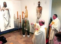 Powyżej: Całe wnętrze jest opowieścią o Jezusie, Dawcy Życia