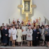 Pamiątkowe zdjęcie z jubieluszu 10-lecia Hospicjum Domowego im. św. Jana Pawła II w Dębicy