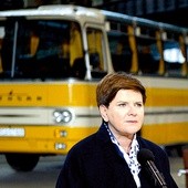 Premier Beata Szydło podpisała w Sanoku umowę, która umożliwi rozwój słynnej fabryki produkującej polskie autobusy