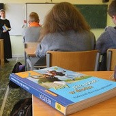 Nauka religii w szkołach publicznych odbywa się w 24 państwach  Unii Europejskiej