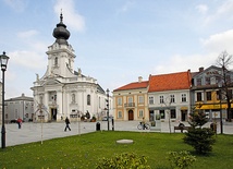 Bazylika w Wadowicach – mieście św. Jana Pawła II, papieża,  który wprowadził święto Miłosierdzia Bożego