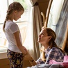 Kapitalne kreacje w „Cudach z nieba” stworzyły Jennifer  Garner w roli matki i Kylie Rogers, która zagrała jej nieuleczalnie chorą córkę