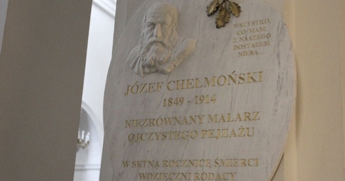 Tablica zawisła przy wejściu do bazyliki Świętego Krzyża