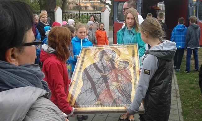 Symbole ŚDM w Smogorzowie i Idzikowicach