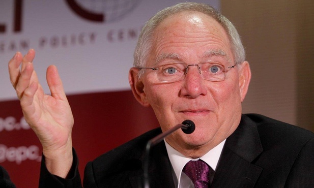 Schaeuble oddał nagrodę na pomoc dla uchodźców