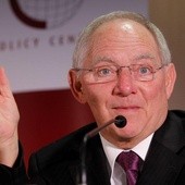 Schaeuble oddał nagrodę na pomoc dla uchodźców