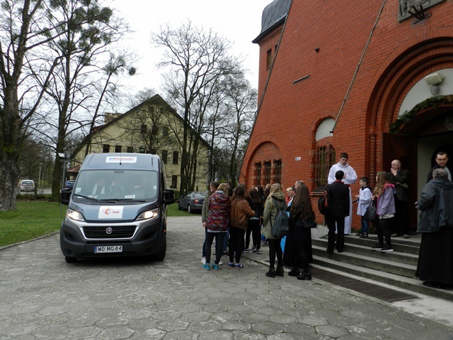 Symbole ŚDM w Obornikach Śląskich