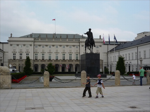 Smoleńska rocznica. Spór o pomnik trwa