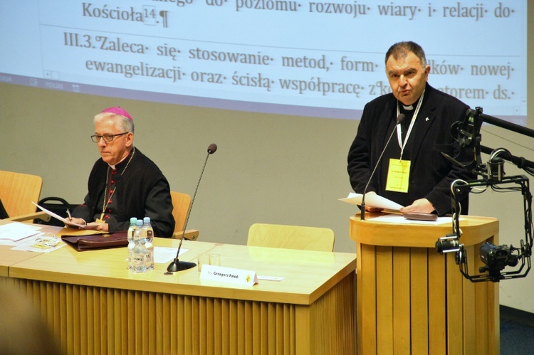 II Synod - sesja plenarna 9 kwietnia