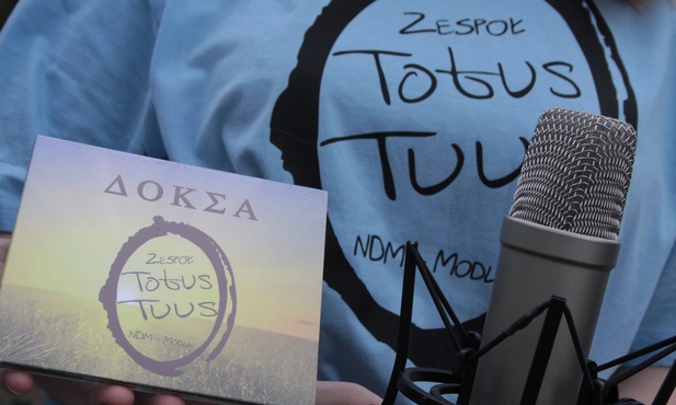 Płyta zespołu Totus Tuus pt. "Doksa" zawiera 9 utworów