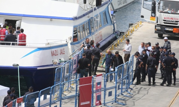 Watykan krytykuje położenie uchodźców na Lesbos