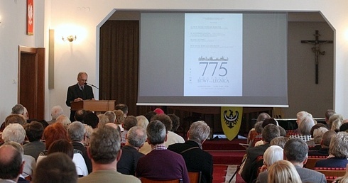 Pobożny na ołtarze!