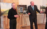 Zbigniew Matysek (po lewej) w towarzystwie Jacka Chołuja, p.o. prezesa Stadniny Koni Walewice