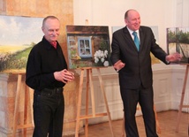 Zbigniew Matysek (po lewej) w towarzystwie Jacka Chołuja, p.o. prezesa Stadniny Koni Walewice