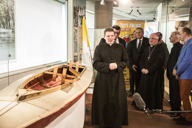 Papieska relikwia w Muzeum Sportu