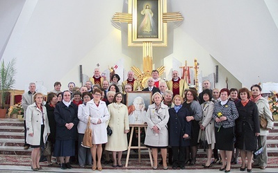 Pamiątkowe zdjęcie z jubileuszu 10-lecia hospicjum