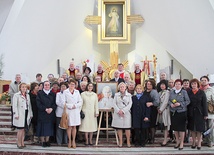 Pamiątkowe zdjęcie z jubileuszu 10-lecia hospicjum