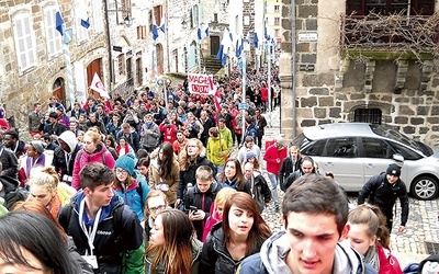  U celu pielgrzymkowej drogi wspinali się do sanktuarium Notre Dame du Puy 