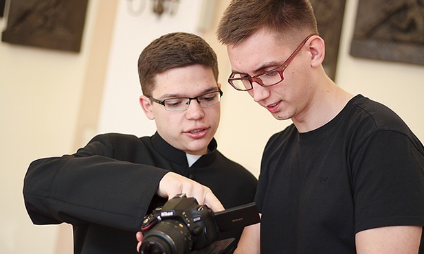 Klerycy Bogdan Kołodziejski i Mateusz Chrzanowski pracują nad kolejnym filmem powołaniowym