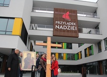 Nadzieja przyszła przez krzyż