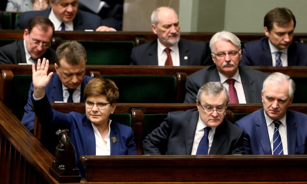 CBOS: Zwolenników rządu więcej niż przeciwników