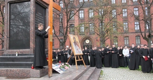 Iskra Miłosierdzia u stóp seminarium