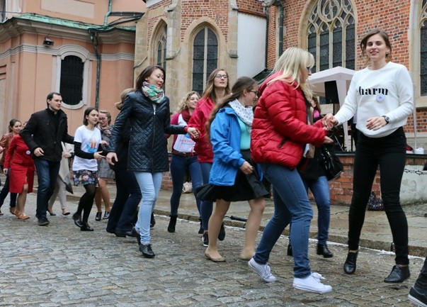 Taniec Miłosierdzia na Ostrowie Tumskim