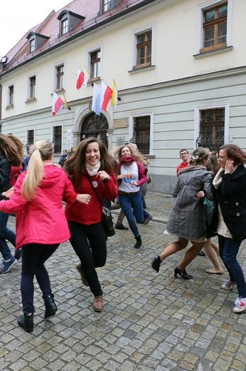 Taniec Miłosierdzia na Ostrowie Tumskim