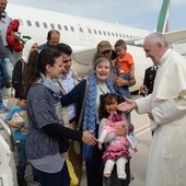 Papież zabrał do Rzymu 12 uchodźców