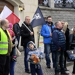 Manifestacja przeciwko imigrantom