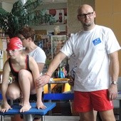 Paraolimpijka Kinga Iwańska z Cieszyna rozpoczęła pływackie zmagania na basenie "Troclik" w Biielsku-Białej