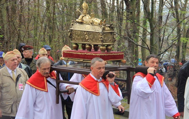 Procesja z relikwiarzem św. Wojciecha