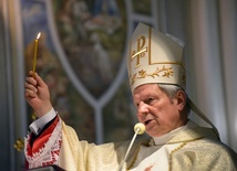 Bp Henryk Tomasik przewodniczył ceremonii odnowienia przyrzeczeń chrzcielnych