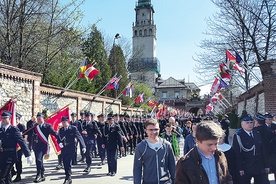  Uroczysty przemarsz z kaplicy Cudownego Obrazu