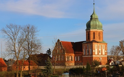    Miejscowy kościół w obecnym kształcie istnieje od około 110 lat