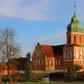   Miejscowy kościół w obecnym kształcie istnieje od około 110 lat