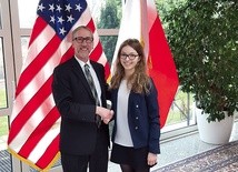 Iza z Chrisem Midurą, radcą ds. prasy i kultury w amerykańskiej ambasadzie w Warszawie