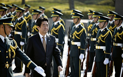 Premier Shinzo Abe zrywa z japońskim pacyfizmem