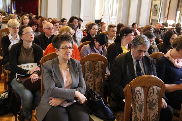 Dialog między szkołą a rodziną