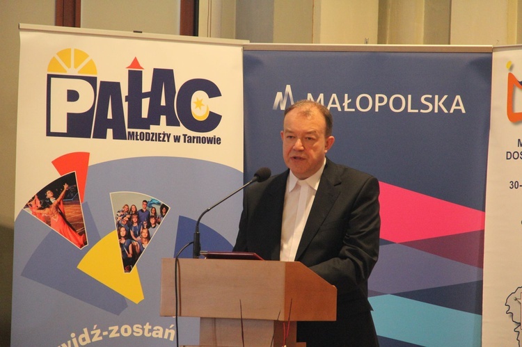 Dialog między szkołą a rodziną