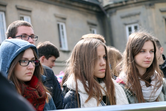 Maturzyści na Jasnej Górze - Droga Krzyżowa