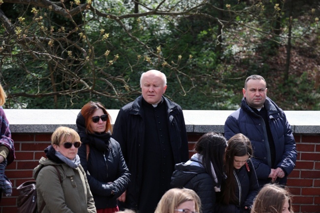 Maturzyści na Jasnej Górze - Droga Krzyżowa