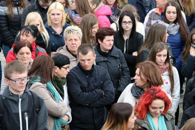 Maturzyści na Jasnej Górze - Droga Krzyżowa