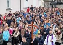 Maturzyści na Jasnej Górze - Droga Krzyżowa