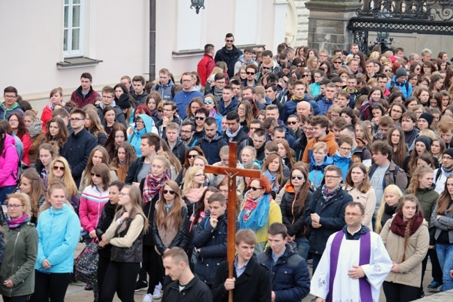 Maturzyści na Jasnej Górze - Droga Krzyżowa