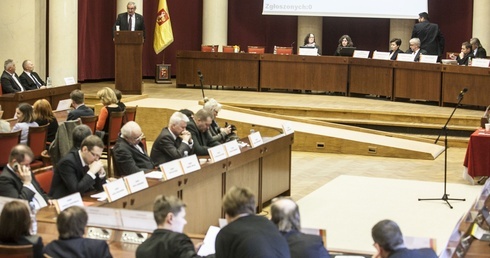 Rada Warszawy poparła trybunał