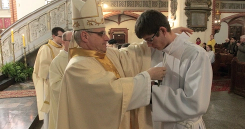 Poznają Boga przez liturgię