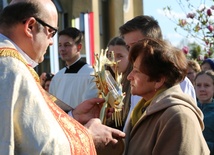 Wierni z czcią powitali obraz i relikwie apostołów Bożego Miłosierdzia