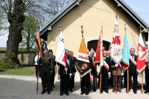 Odsłonięcie pomnika "Niezłomnym-Ojczyzna" w Morawicy